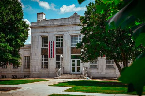 Gainesville City Hall .